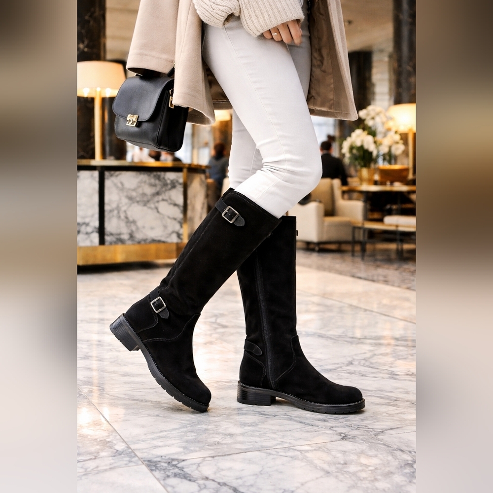 La Canadienne Goldey  suede boots.Made from premium Italian waterproof Leather. - Picture 3 of 9